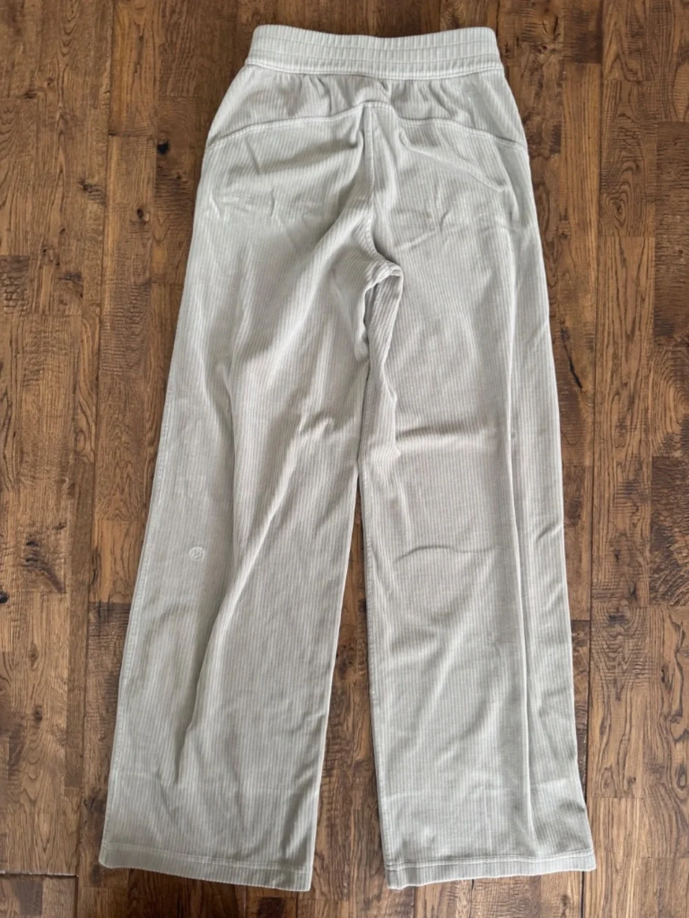 Lululemon‎ Scuba Velvet Cord Mid Rise Wide Leg Pants Riverstone Size 2 W5FRES